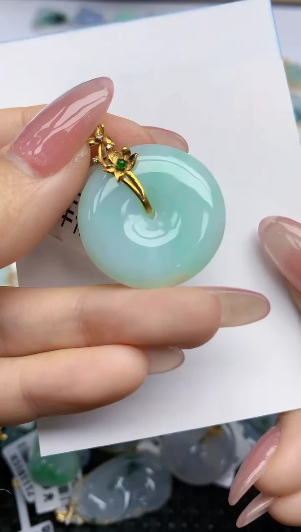 【闪购商品】翡翠挂件18K金镶嵌天然翡翠A货