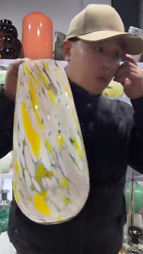 徐*月黄白彩点花瓶.......