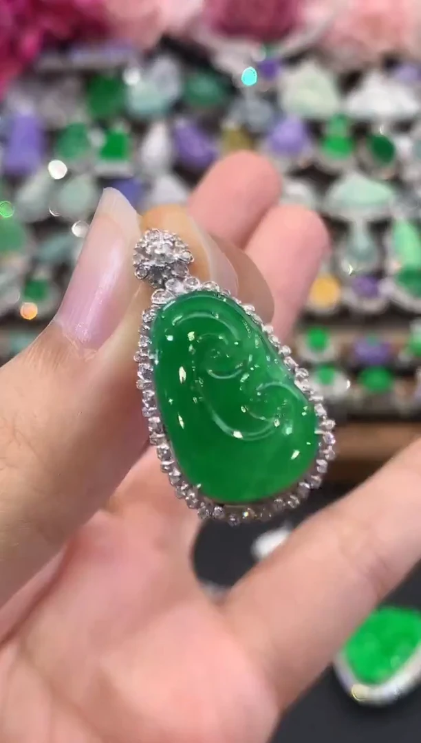 吊坠(不含链)18K金镶嵌翡翠C180