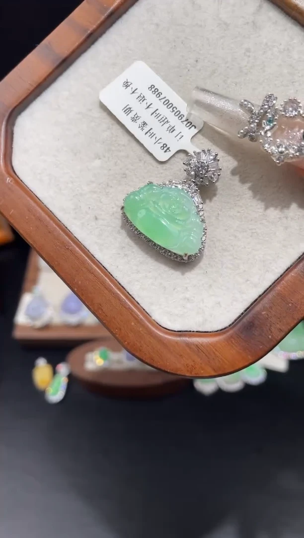 吊坠(赠链)银S925镶嵌翡翠吊坠