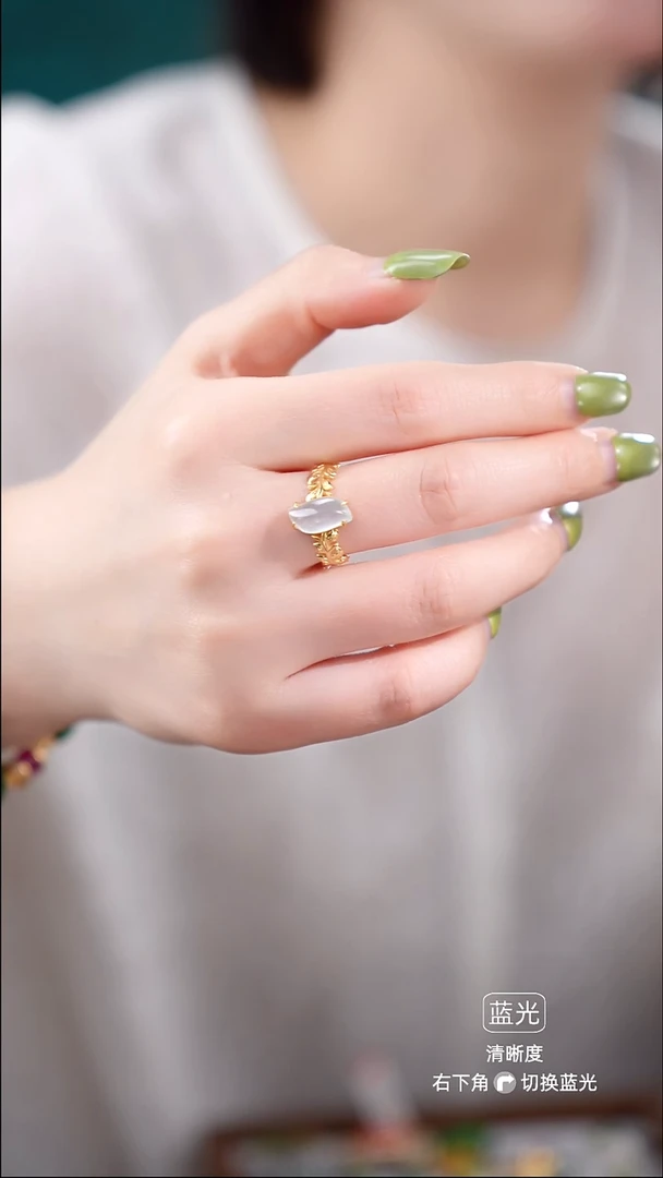 颈饰未镶嵌翡翠戒指54