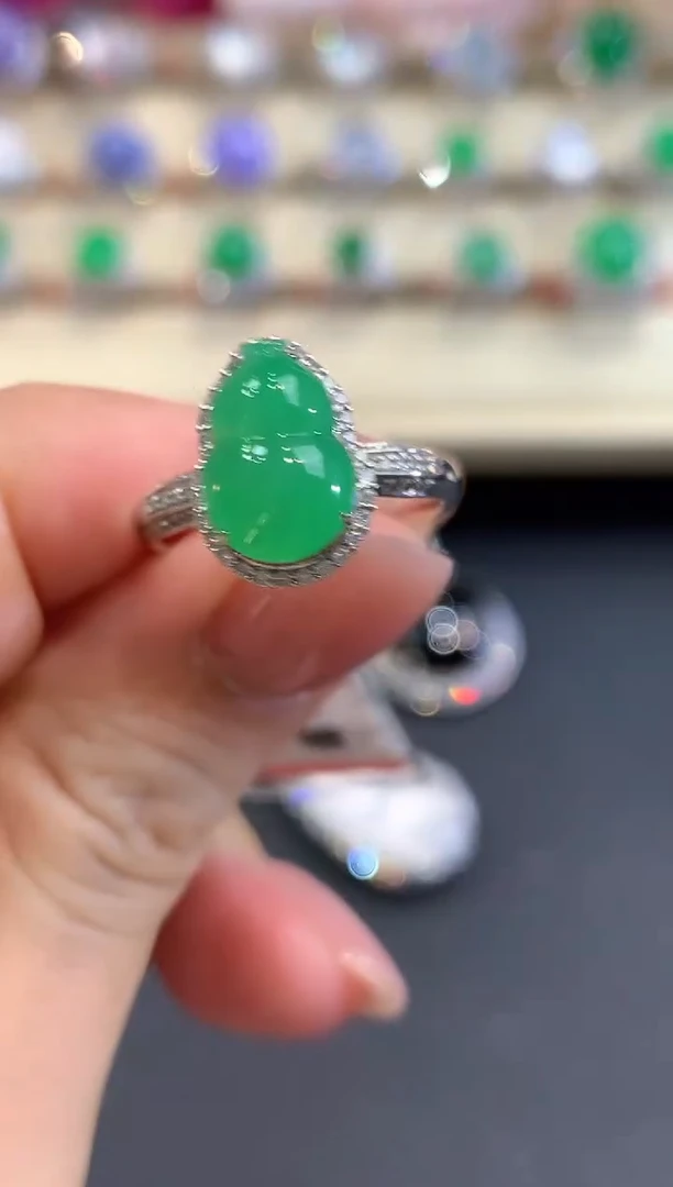 18K金镶嵌戒指翡翠a57