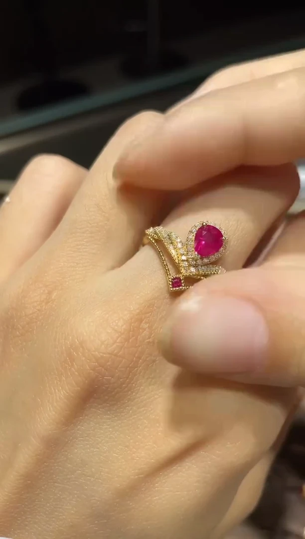 18K金镶嵌戒指红宝石1