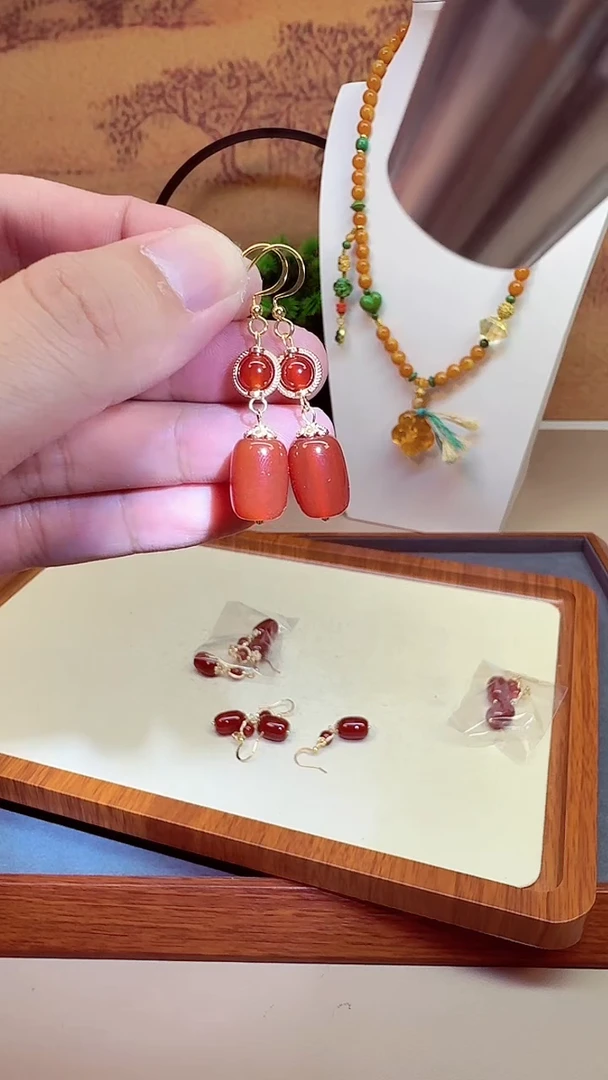 14K金镶嵌南红玛瑙耳饰E160