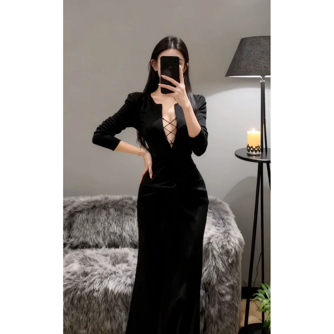 【黑道千金】2025秋冬新款深V收腰长袖褶皱裙修身显瘦设计感连衣裙