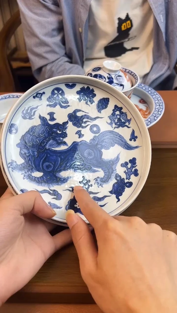 问青坊纯手工手绘青花狮子绣球柴窑壶承