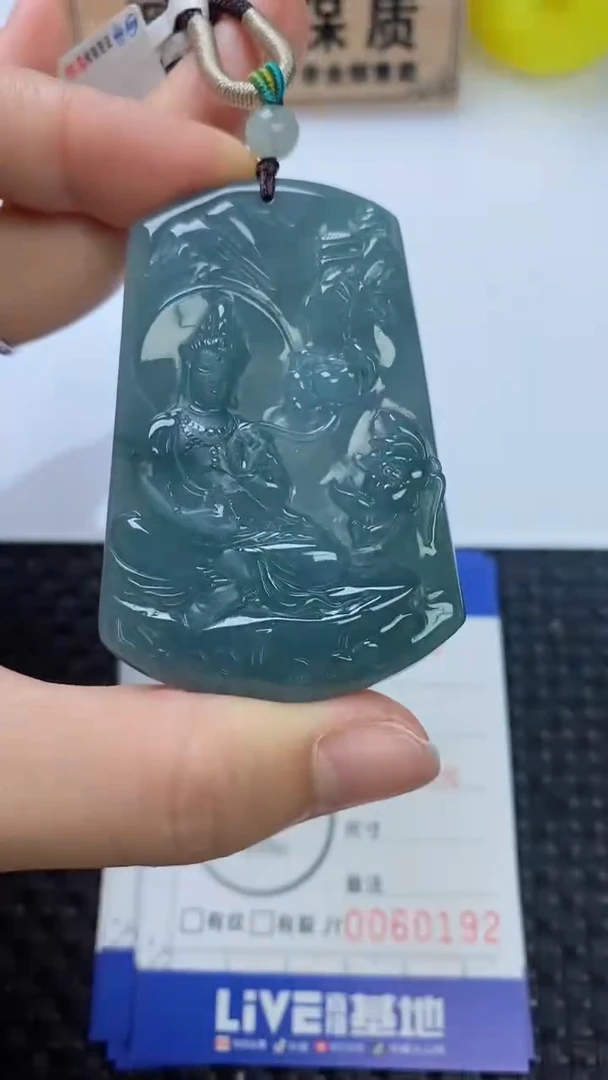 翡翠未镶嵌颈饰