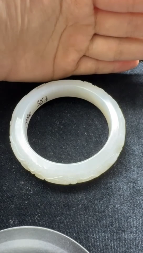 和田玉手镯未镶嵌326圈口58.3