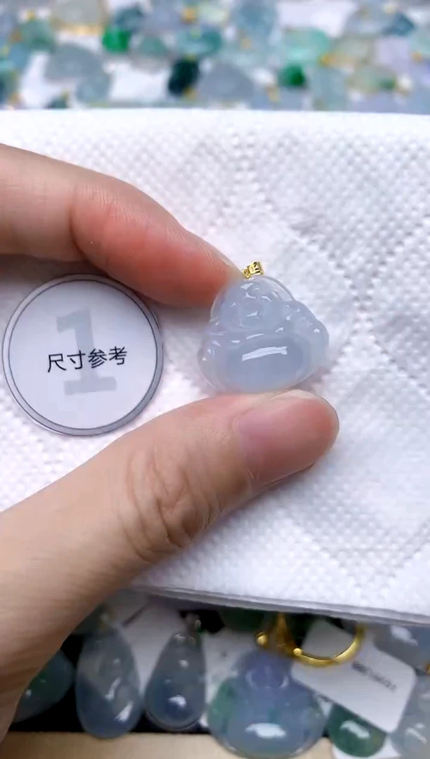 颈饰18K金镶嵌翡翠天然A货翡翠