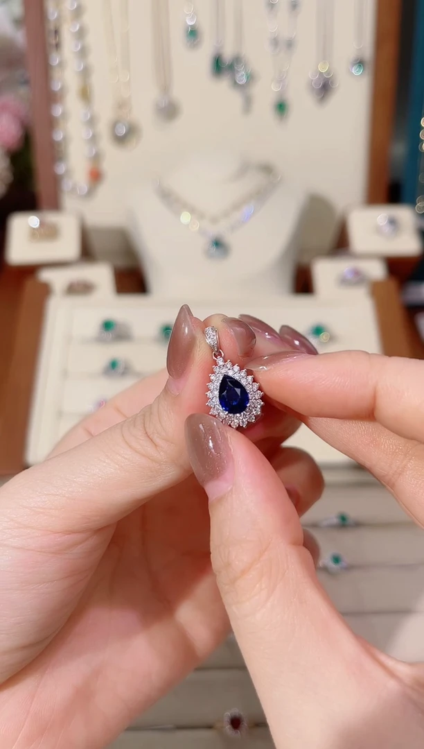 吊坠(不含链)蓝宝石18K金镶嵌1.25ct蓝宝石钻石吊坠GRC大证