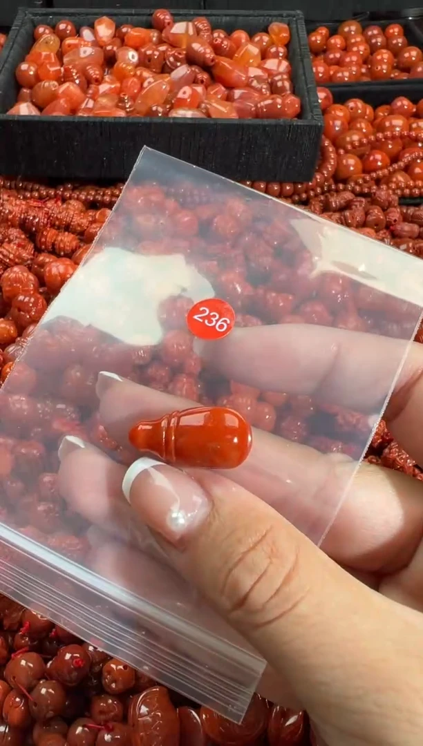 颈饰未镶嵌南红玛瑙1