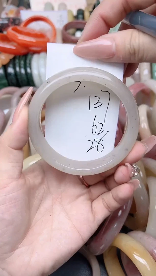 未镶嵌手镯石英质玉137