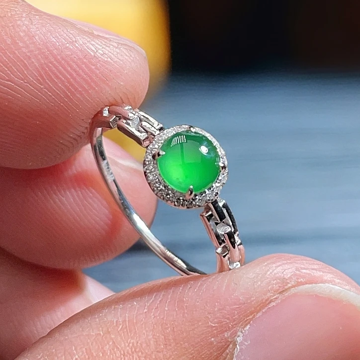 18K金天然翡翠A货-链条蛋面戒指K白1680镶嵌珠宝玉石钻石满绿高冰