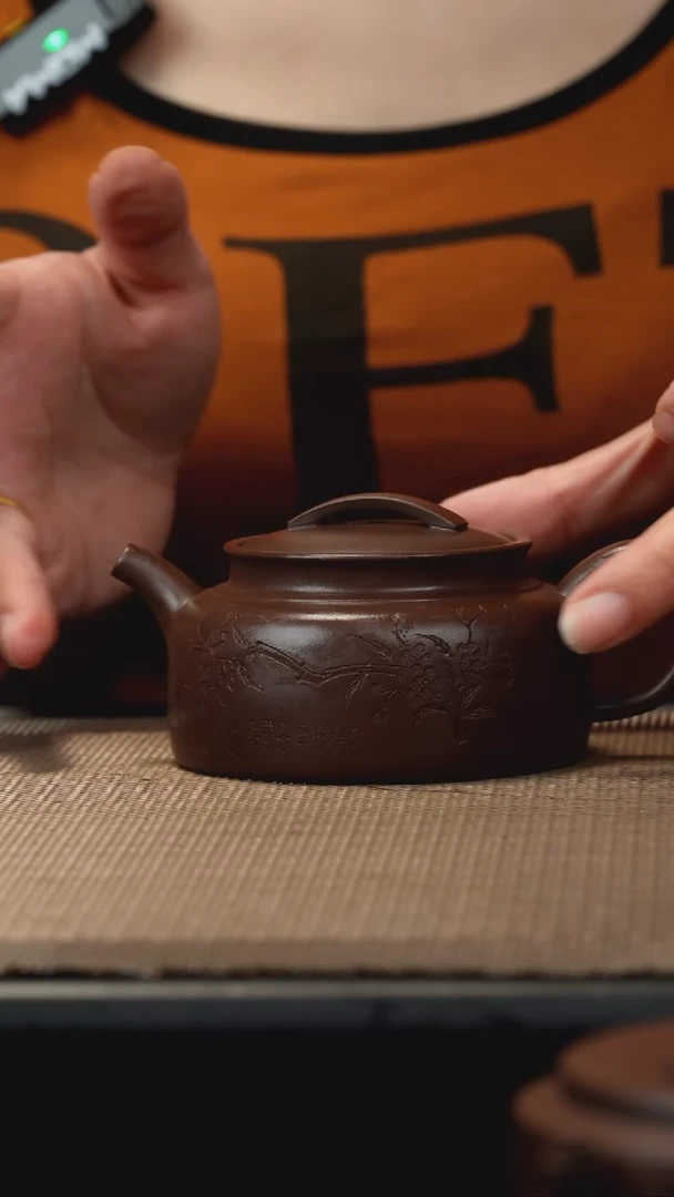 茶壶紫砂上*老紫泥卡盖刻绘汉瓦160cc