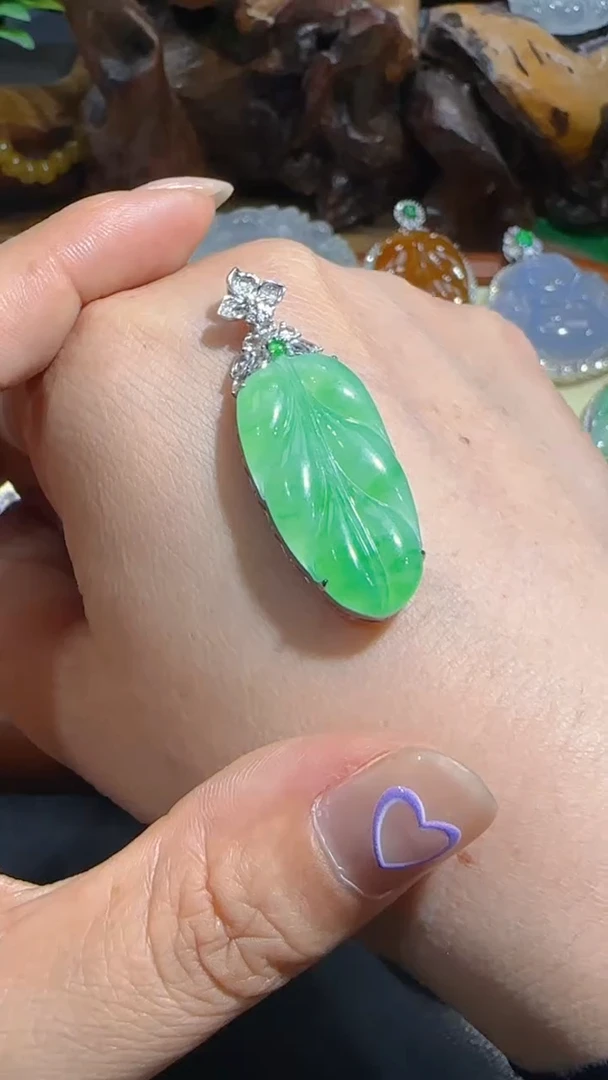 【闪购商品】翡翠吊坠(不含链)18K金镶嵌吊坠