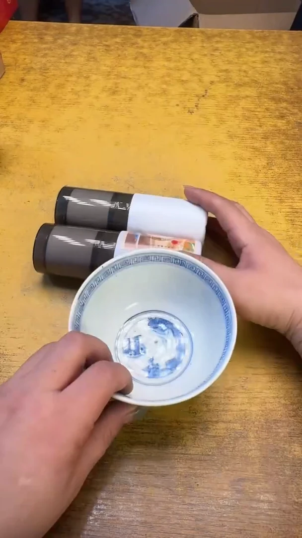 瓷器瓷器瑕破破180一对碗漏了