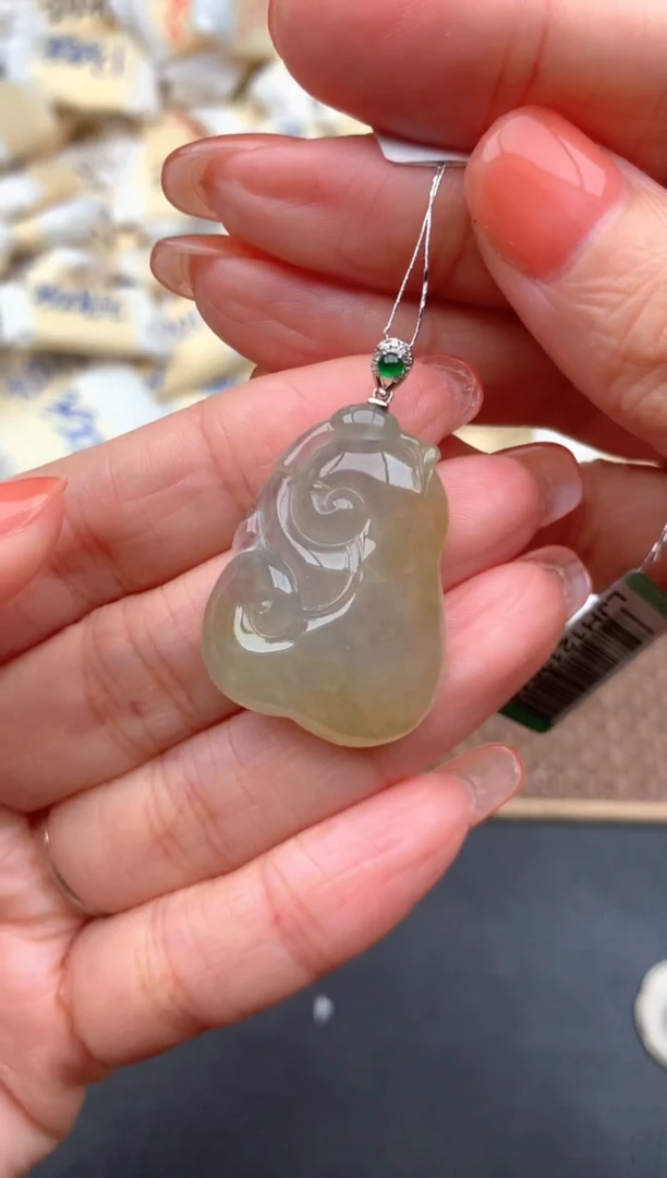 18K金镶嵌挂件翡翠一