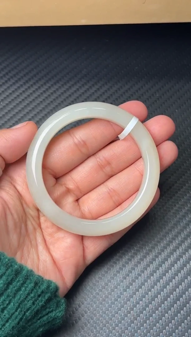 未镶嵌手镯和田玉和田黑山微色差53+sm