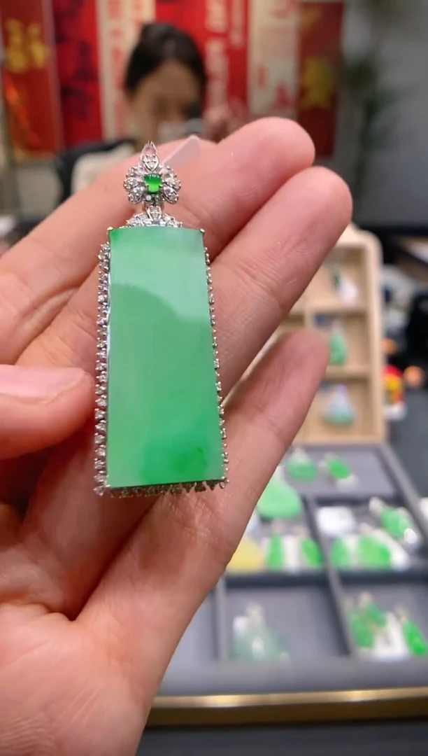 【闪购商品】翡翠吊坠(不含链)18K金镶嵌无事牌