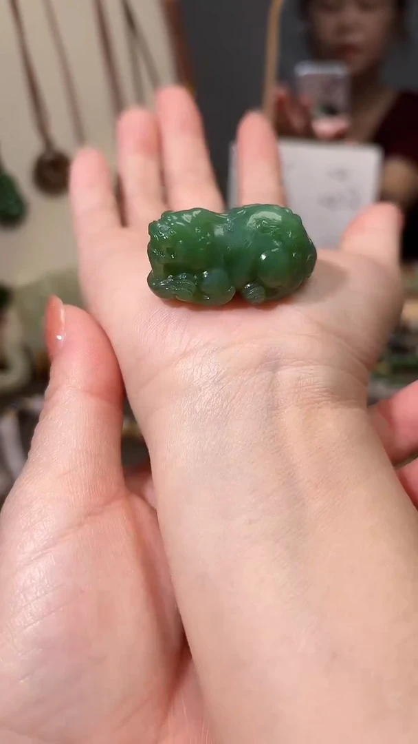颈饰未镶嵌和田玉（碧玉）1
