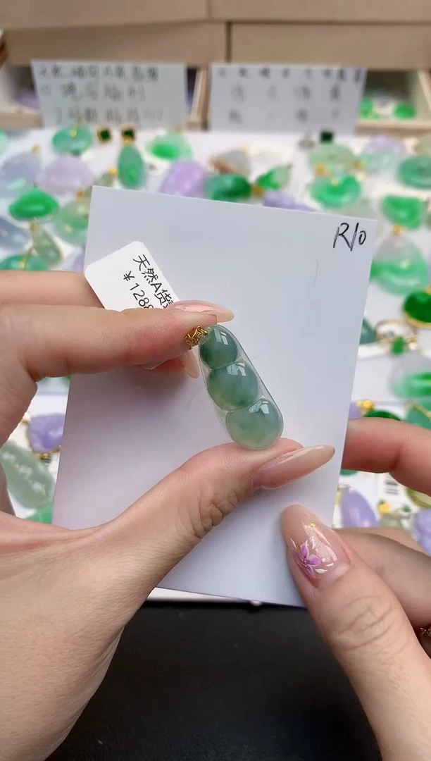 颈饰18K金镶嵌翡翠天然缅甸A货翡翠