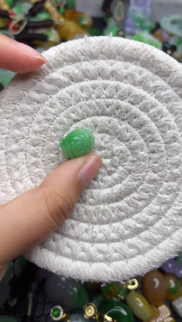 颈饰未镶嵌翡翠缅甸翡翠吊坠