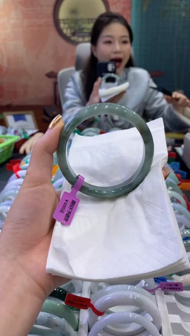 【闪购商品】翡翠手镯未镶嵌多人05021