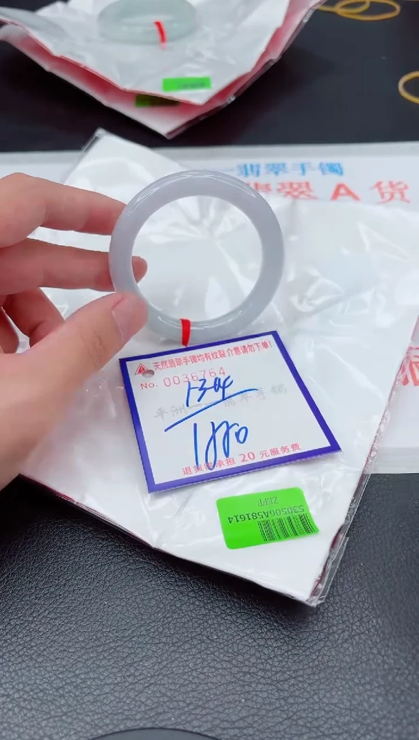 翡翠手镯未镶嵌1