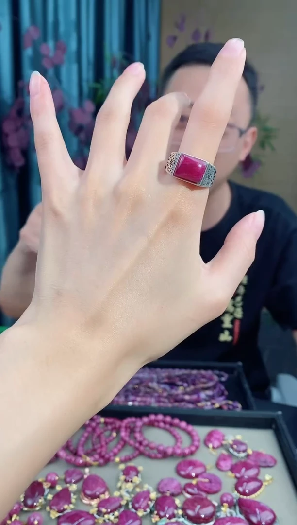 戒指银S925镶嵌红宝石266多样性发其一