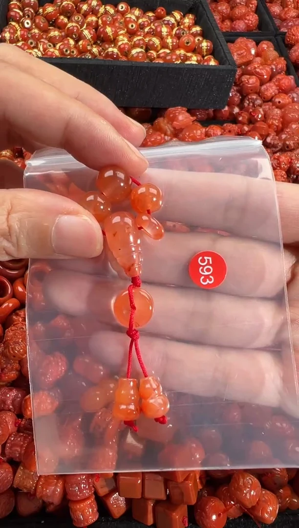 南红玛瑙未镶嵌颈饰1