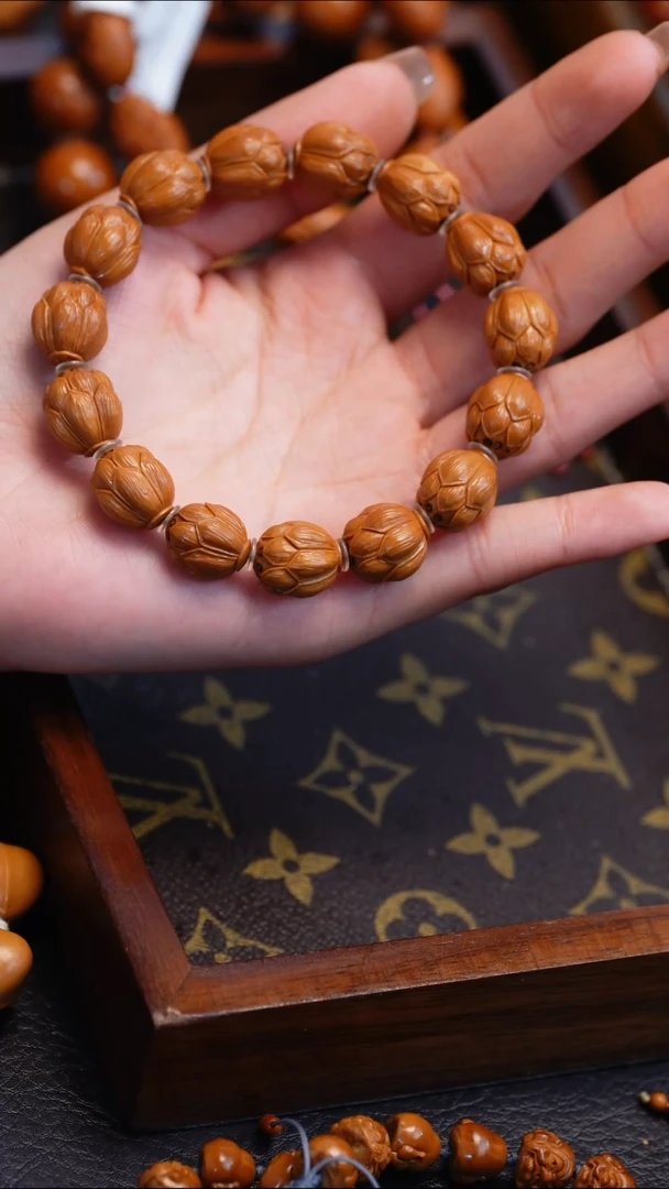 【闪购商品】橄榄核吊坠苏工橄榄核