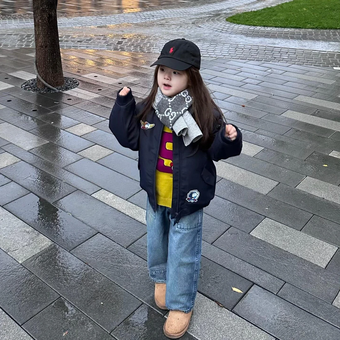 小思家女童2025秋冬韩版洋气史努比夹克外套圆领毛衣牛仔裤套装