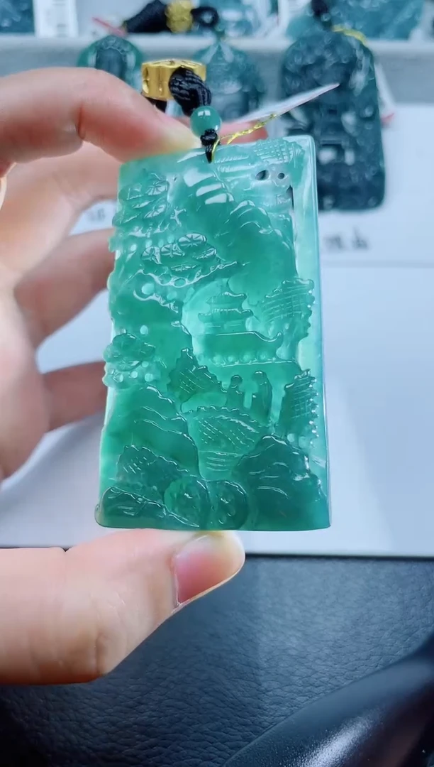颈饰未镶嵌翡翠