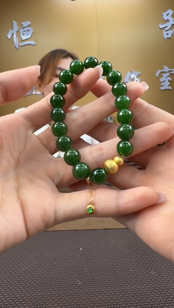 颈饰18K金镶嵌和田玉手串9-10mm