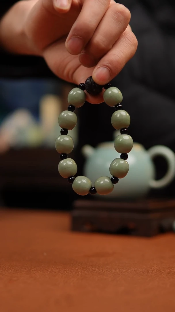 【闪购商品】瓷片汝瓷豆绿手串一个