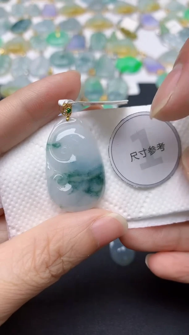 翡翠18K金镶嵌颈饰天然缅甸A货翡翠
