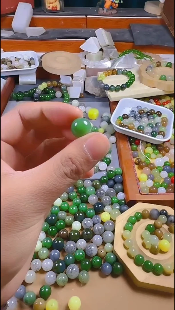 未镶嵌手链和田玉（糖玉）卡14俄罗斯碧玉散珠有黑点