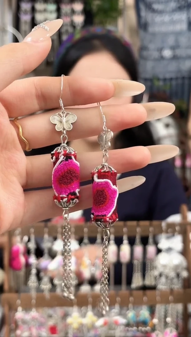 织绣民族风非遗老绣饰品390