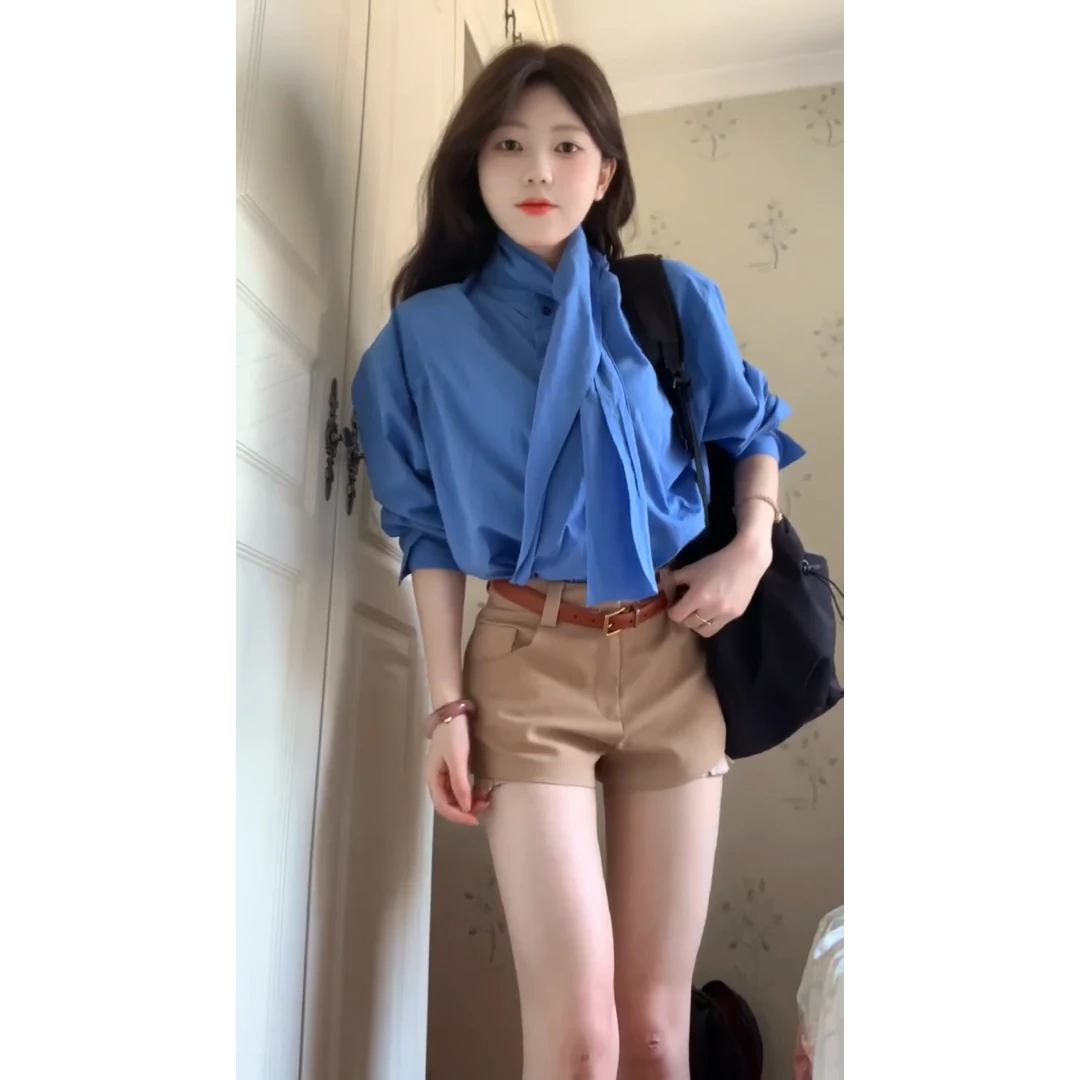 parkyeon早秋轻职感通勤风穿搭设计感蓝色衬衣搭配高腰气质短裤