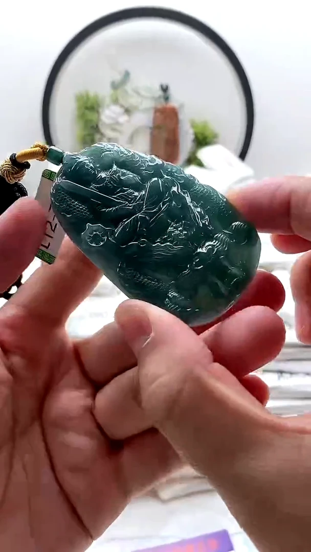 颈饰未镶嵌翡翠虚空藏