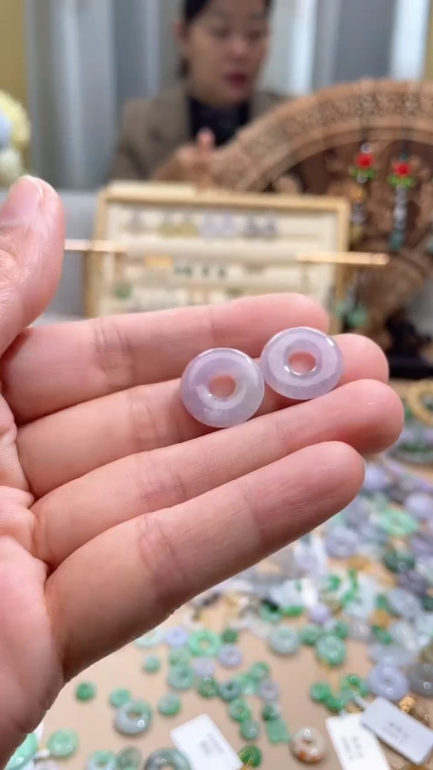 【闪购商品】翡翠颈饰未镶嵌甜甜圈一对