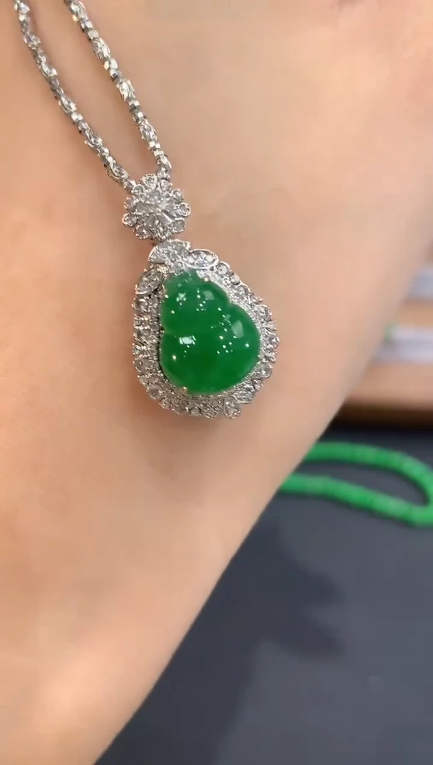 吊坠(不含链)18K金镶嵌翡翠a229多样性一件发货