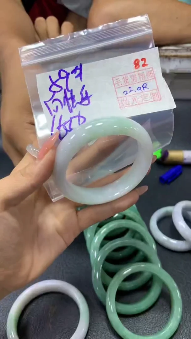 未镶嵌定制翡翠向****丁82毛货需精细抛光定制+多样性发1+1650