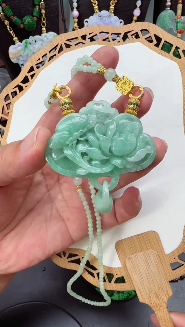 颈饰未镶嵌翡翠吊坠