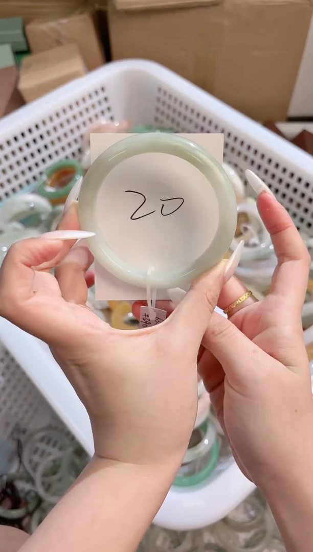 石英质玉手镯未镶嵌K20-63.7