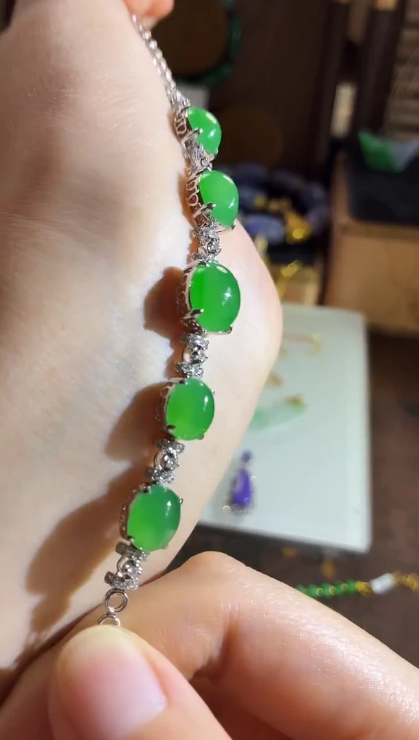 18K金镶嵌手链翡翠手饰