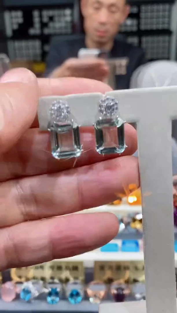 【闪购商品】绿水晶耳钉银S925镶嵌绿水晶耳钉