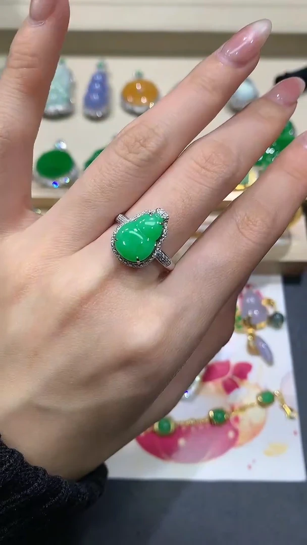 【闪购商品】翡翠吊坠(不含链)18K金镶嵌10团购