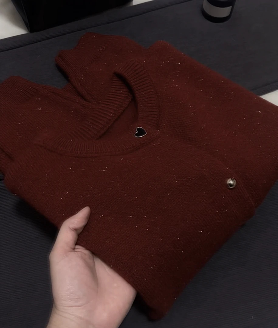 春装新款圆领亮丝爱心纽扣开衫女洋气百搭针织衫宽松减龄红色毛衣