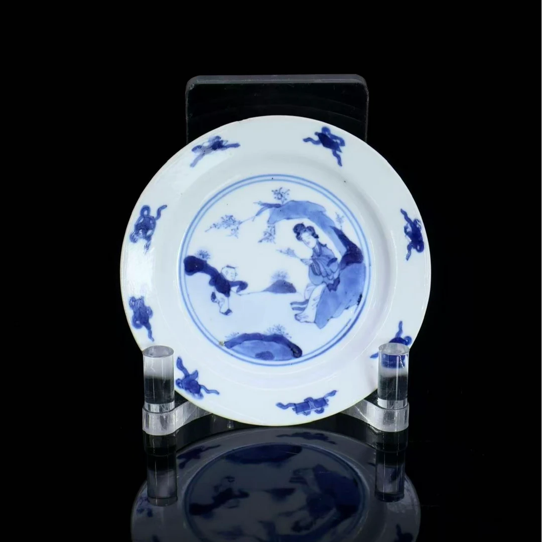 26: 清康熙青花仕女婴戏盘